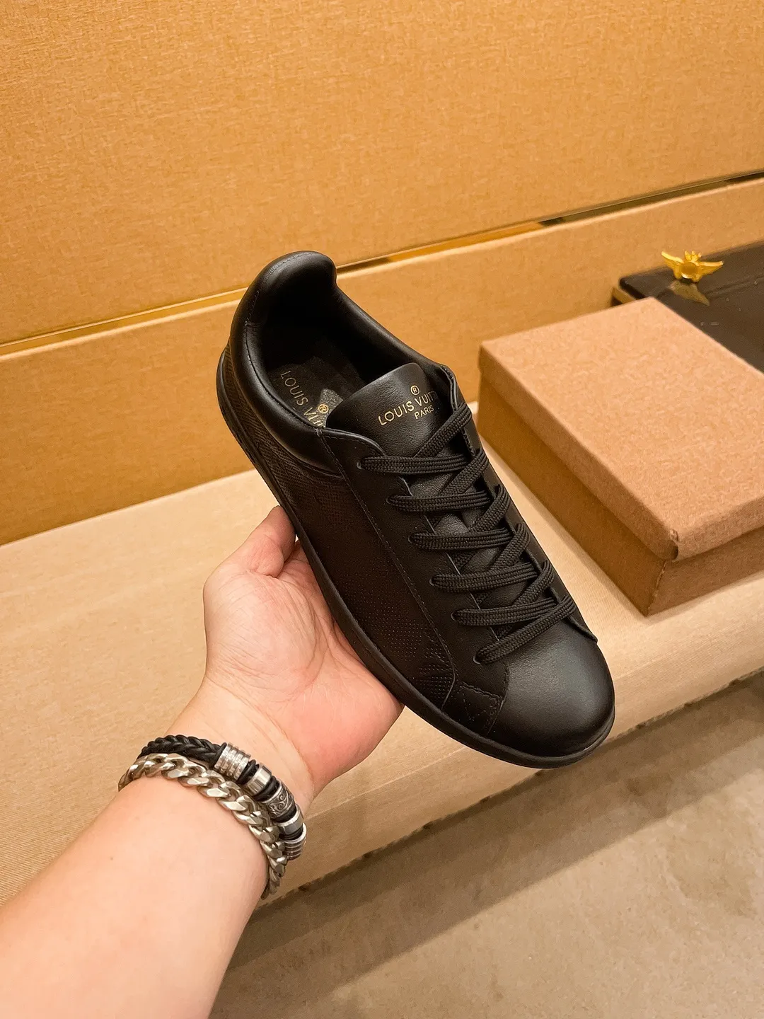 Men's shoes 💰 380💰🔥【LV】🔥 Louis Vuitton, high-end men's shoes brand, official website 1:1 latest masterpiece: the upper is made of Italian imported first-layer cowhide with a comfortable and breathable lining➕original non-slip and wear-resistant outsole🔥, making walking more convenient and comfortable! An exclusive new model, a stunning work, a beautiful 1:1 replica [color] compared to the official quality! Create a fashionable personality to set off your uniqueness! A must-have for trendy men! Classic🔥Size: 38-44 Color: 🔥Multiple colors available🔥